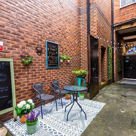 Stylish Chester City Centre Apartment By 53 Degrees Property, Ideal For Couples & Business Professionals - Sleeps 4 Экстерьер фото