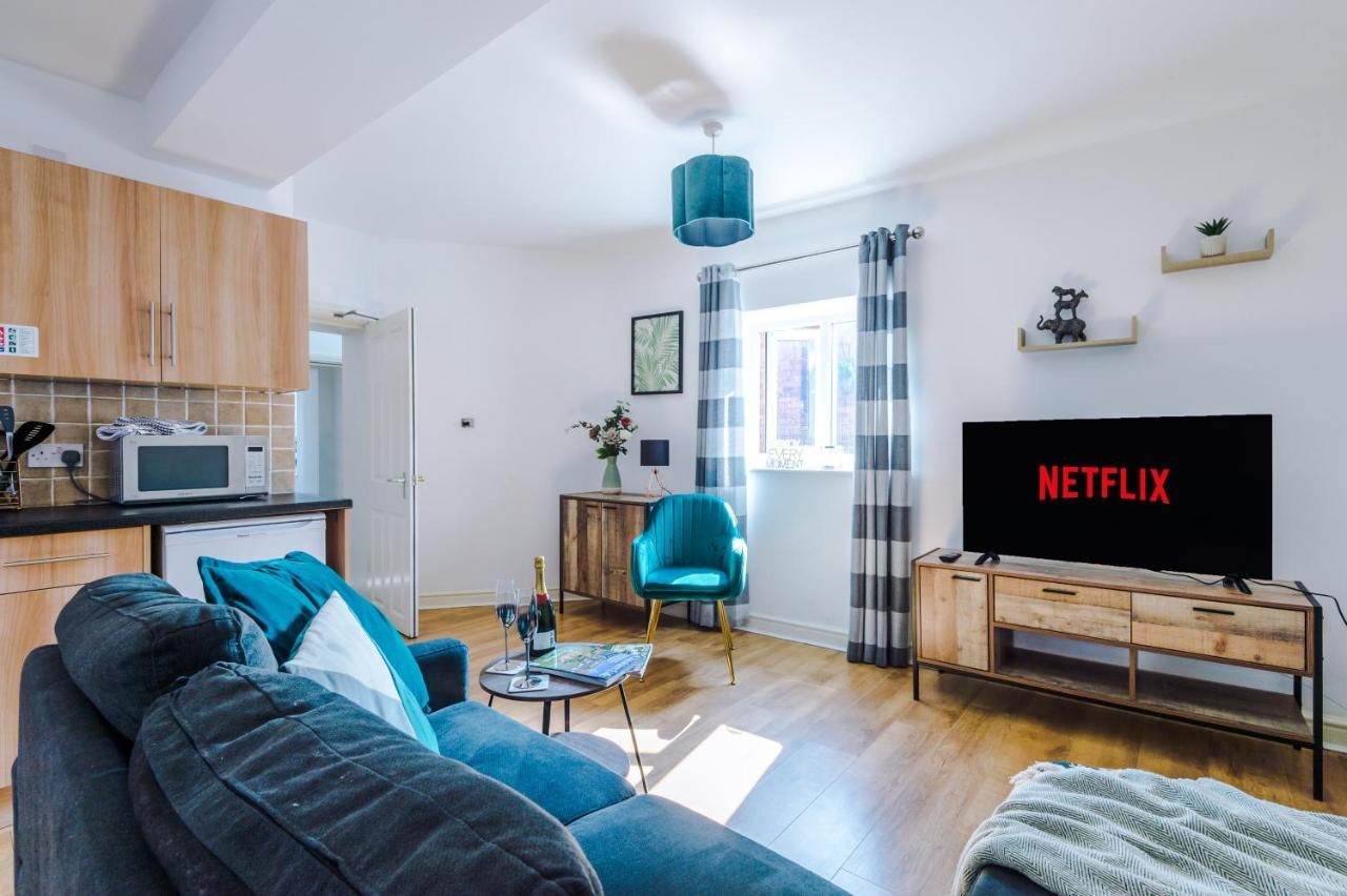 Stylish Chester City Centre Apartment By 53 Degrees Property, Ideal For Couples & Business Professionals - Sleeps 4 Экстерьер фото