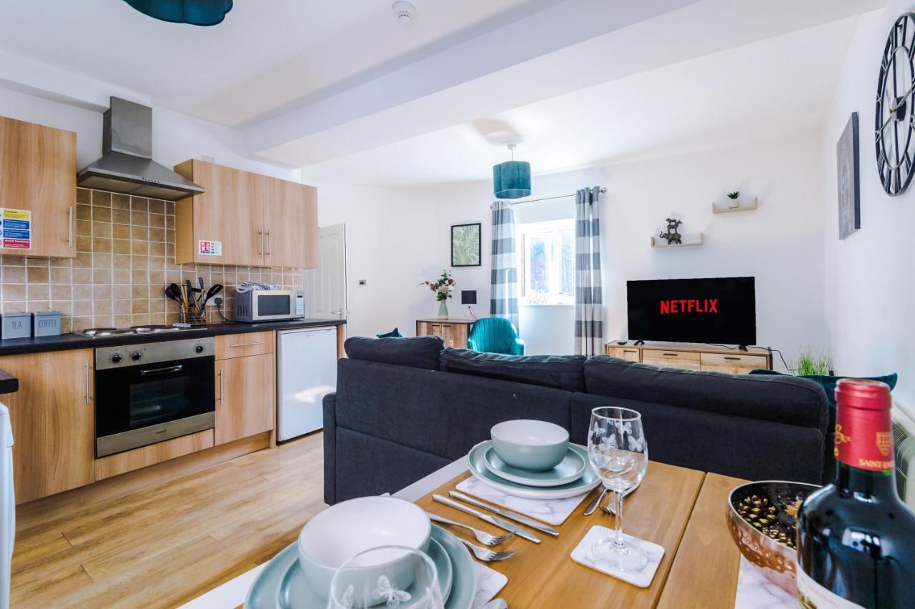 Stylish Chester City Centre Apartment By 53 Degrees Property, Ideal For Couples & Business Professionals - Sleeps 4 Экстерьер фото
